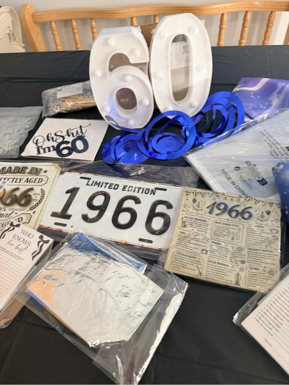 60th Birthday Party Décor Kit - White & Blue